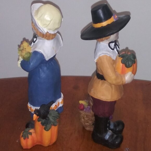 CUTE Pilgrim Couple Holding Pumpkin Corn Fruit baskets - Picture 6 of 8